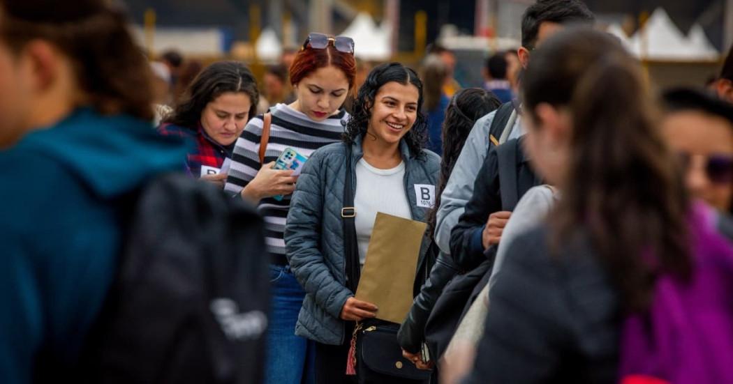 Día de la Madre en Bogotá ser mamá reduce hasta 53% ingresos laborales 2025