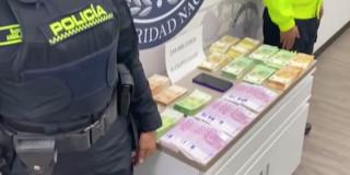 Video: Policía de Bogotá incautó 1.000 millones de pesos en Aeropuerto El Dorado Video: Policía de Bogotá incautó 1.000 millones de pesos en Aeropuerto El Dorado