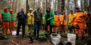 Bogotá plantó 1400 arboles Cerro El Cable afectado por incendios 2025