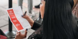 Feria de empleabilidad en estación Av Jiménez en Bogotá marzo 2025
