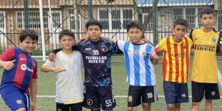 Más de 20 niños asistieron por primera vez a un partido de fútbol