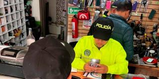 Local cerrado y 14 celulares incautados operativo seguridad en Bogotá